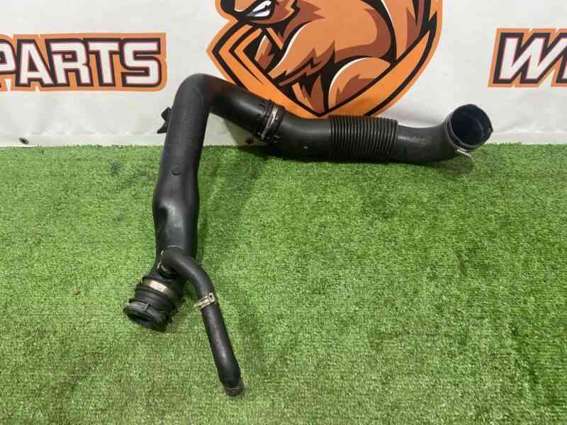 LR036465 Intercooler pipe 3.0TD Range Rover Sport L494 (2014-2022) Used cost 50 € in stock 2 pcs.