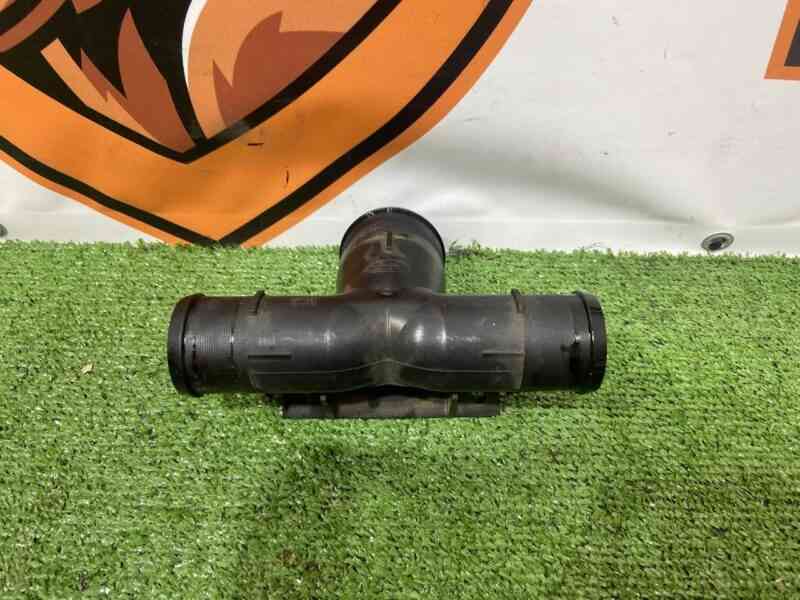 LR036476.1 Cooling pipe 3.0TD (tee) Range Rover Sport L494 (2014-2022) Used cost 30 € in stock 3 pcs.