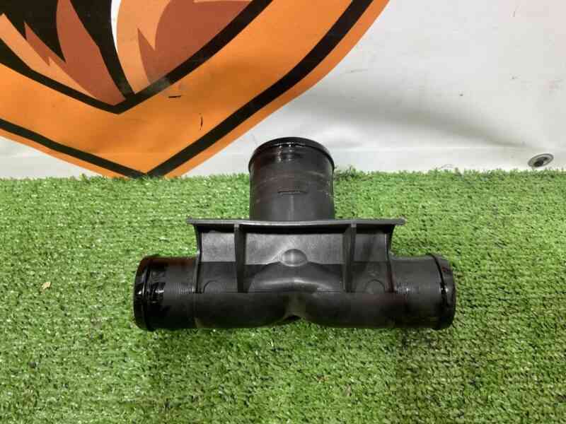 LR036476.1 Cooling pipe 3.0TD (tee) Range Rover Sport L494 (2014-2022) Used cost 30 € in stock 3 pcs.