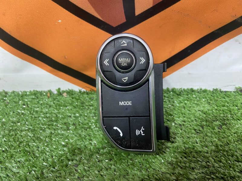 LR037419 Left steering wheel buttons Range Rover L405 (2013-2021) Used cost 50 € in stock 1 pcs.