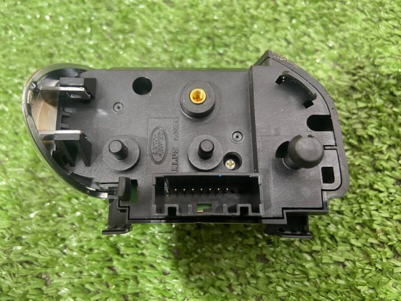 LR037419 Left steering wheel buttons Range Rover L405 (2013-2021) Used cost 50 € in stock 1 pcs.