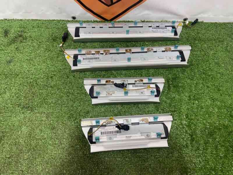 LR038303 Set of threshold overlays with illumination Range Rover L405 (2013-2021) Used cost 250 € in stock 1 pcs.