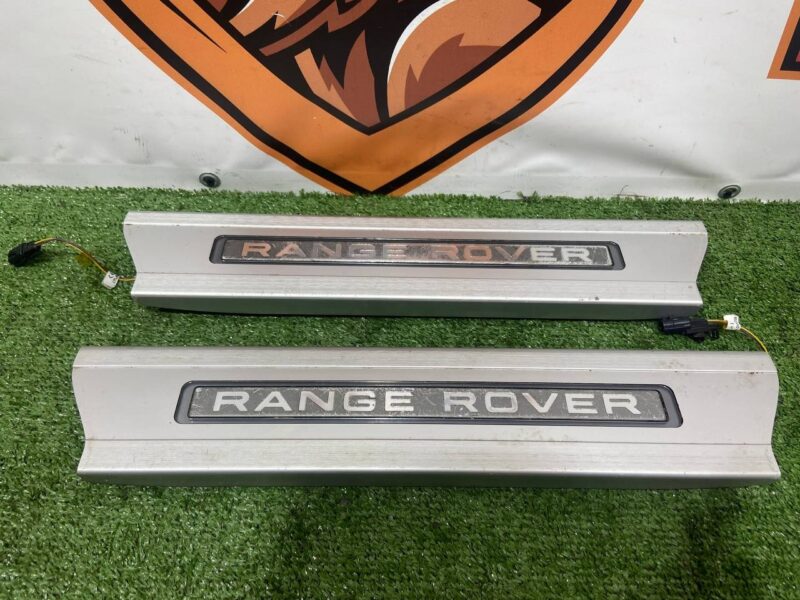 LR038303 Set of threshold overlays with illumination Range Rover L405 (2013-2021) Used cost 250 € in stock 1 pcs.