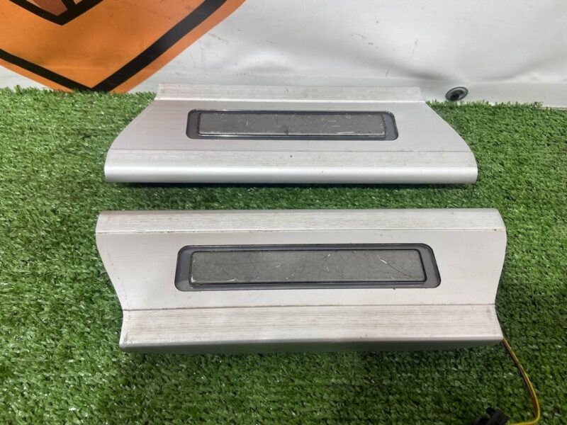 LR038303 Set of threshold overlays with illumination Range Rover L405 (2013-2021) Used cost 250 € in stock 1 pcs.