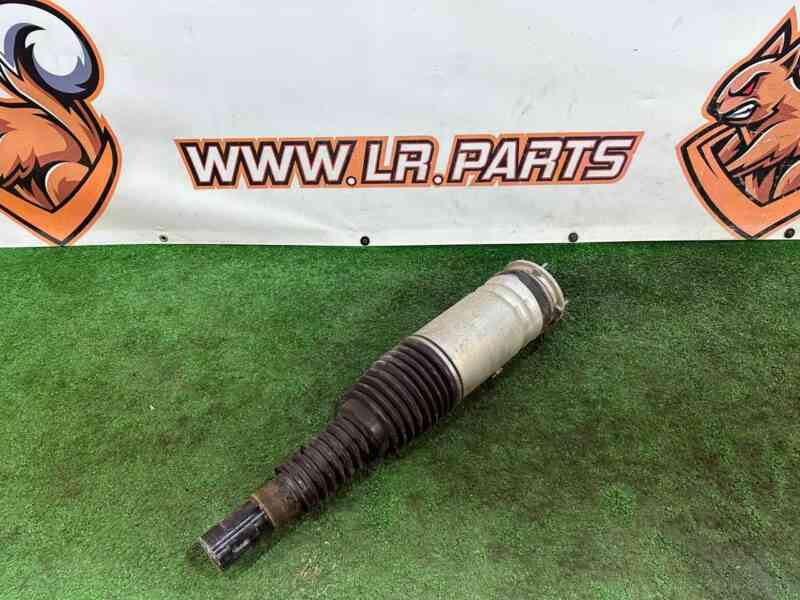 LR038801 Front right shock absorber Range Rover L405 (2013-2021) used cost 335 € in stock 1 pcs.