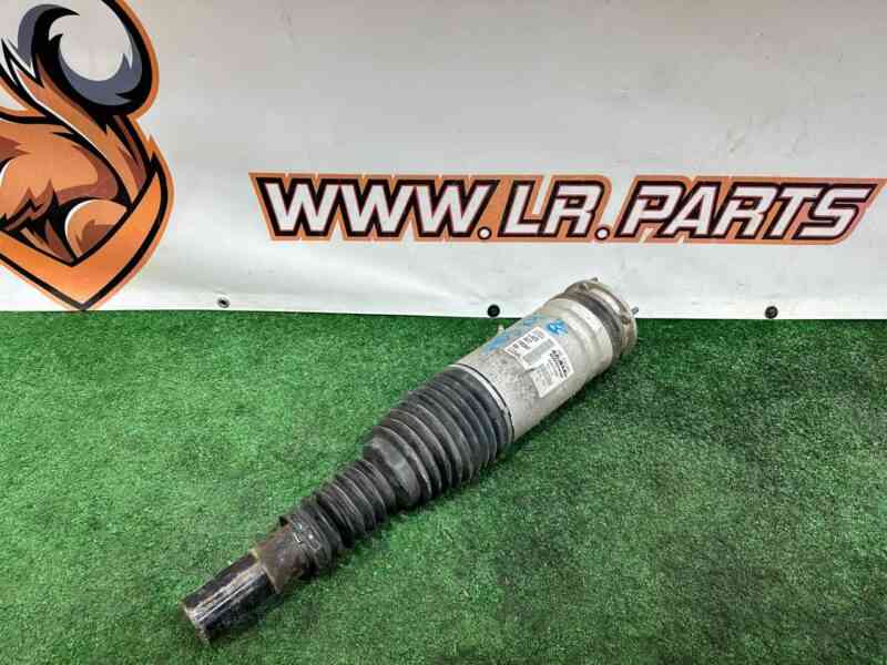 LR038801 Front right shock absorber Range Rover L405 (2013-2021) used cost 335 € in stock 1 pcs.