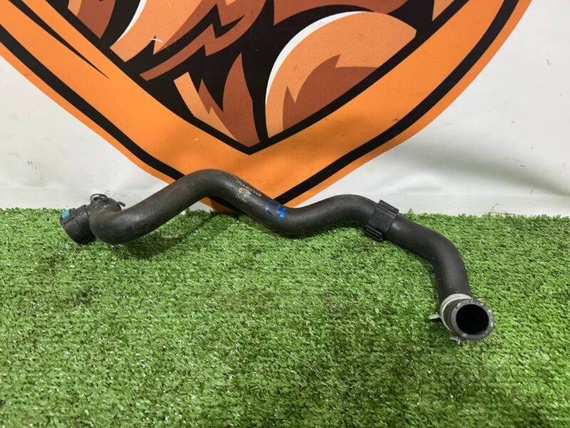 LR039260 3.0TD cooling pipe from thermostat to engine, Upper Range Rover Sport L494 (2014-2022) Used cost 20 € in stock 2 pcs.