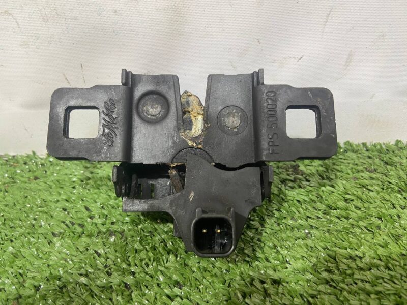 LR041431 Lower hood lock Land Rover Discovery Sport L550 (2015-) Used cost 21,5 € in stock 2 pcs.
