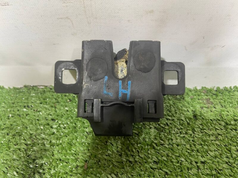 LR041431 Lower hood lock Land Rover Discovery Sport L550 (2015-) Used cost 21,5 € in stock 2 pcs.