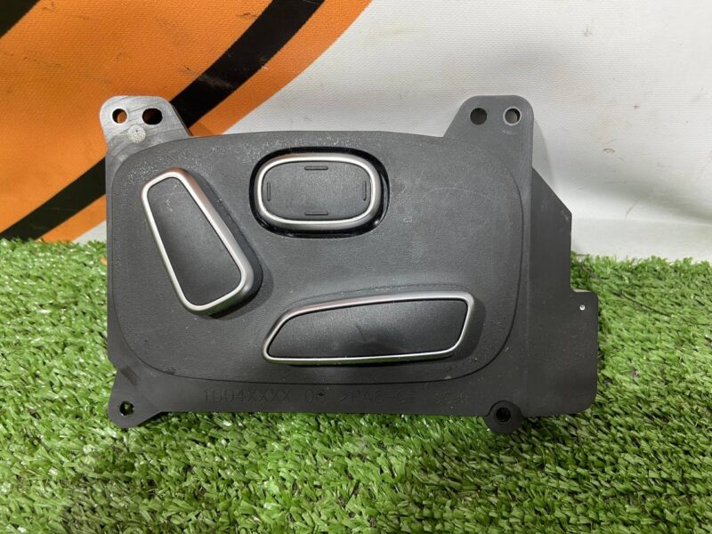 LR042444 Electric seat adjustment switch right side Range Rover L405 (2013-2021) Used cost 120 € in stock 1 pcs.