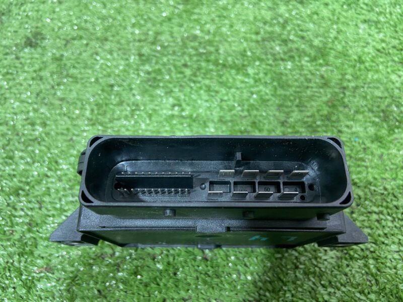 LR070636 Electronic handbrake control unit Range Rover Sport L494 (2014-2022) USED cost 90 € in stock 1 pcs.