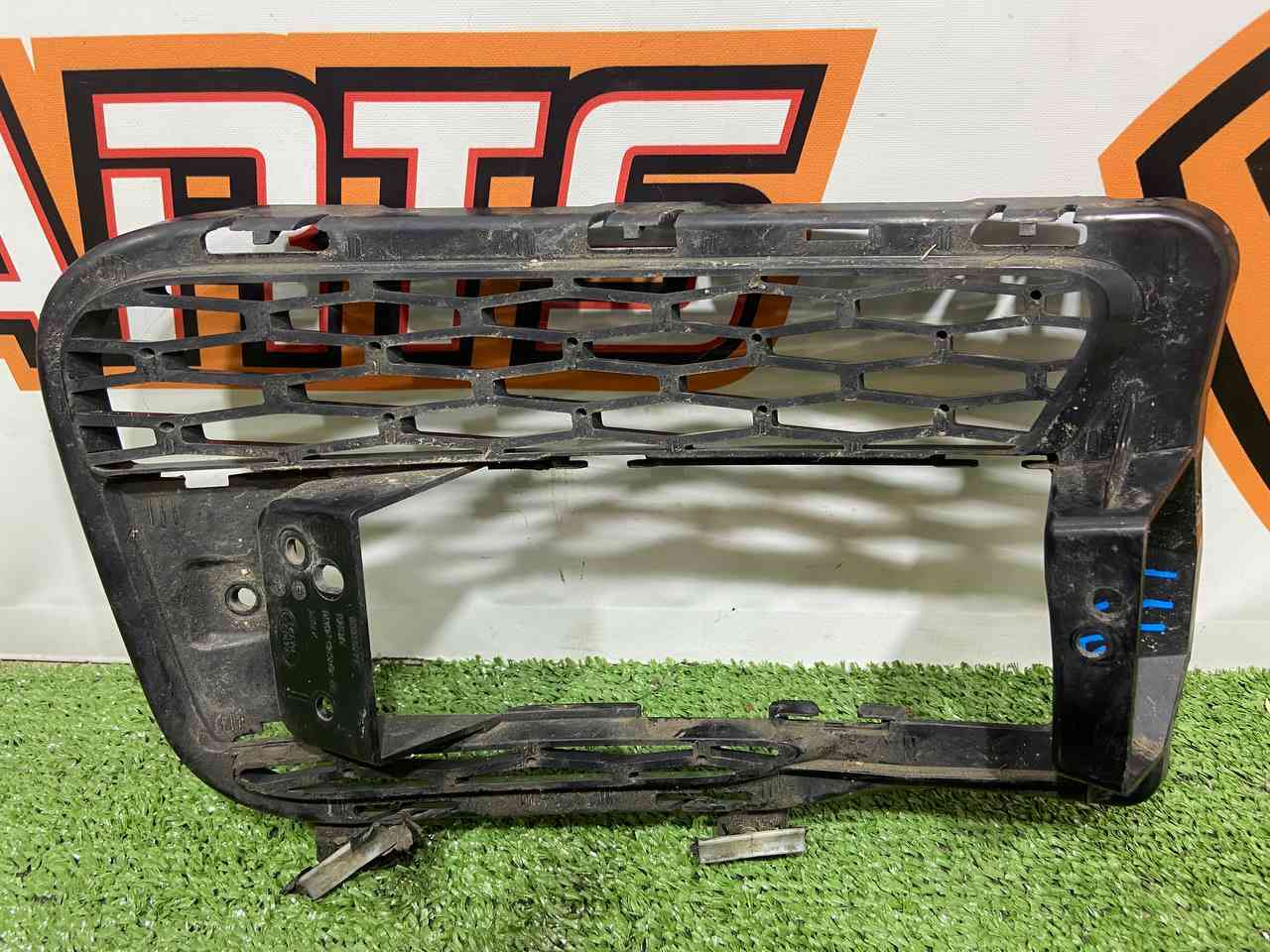 LR045034 Front left bumper grill Range Rover Sport L494 (2014-2022) used cost 43 € in stock 1 pcs.
