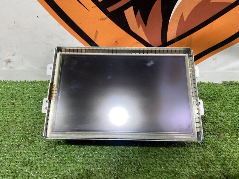 LR045920 Screen HLDF Range Rover L405 (2013-2021) Used cost 400 € in stock 1 pcs.