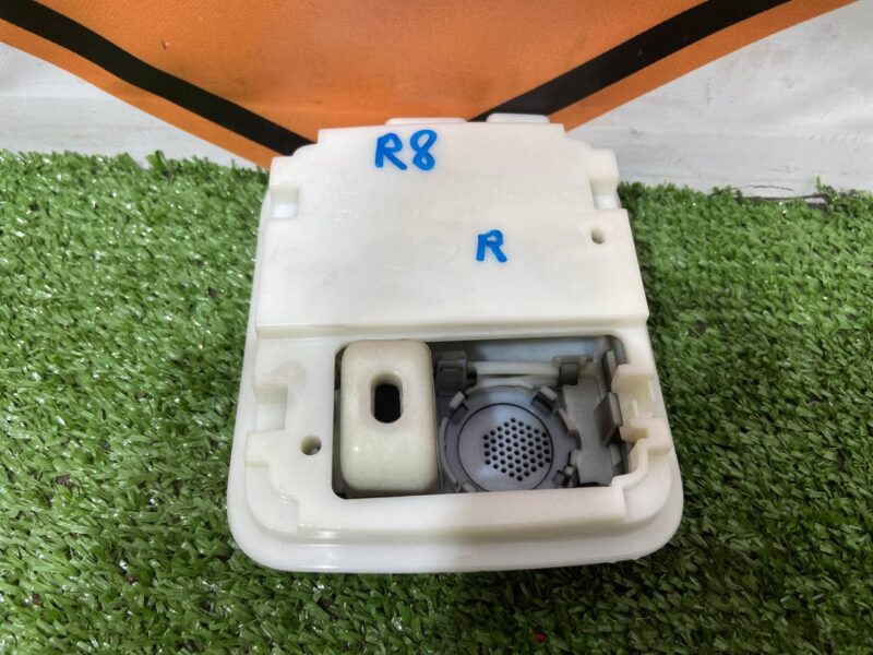 LR046247 Console on the passenger side right Range Rover L405 (2013-2021) Used cost 100 € in stock 1 pcs.