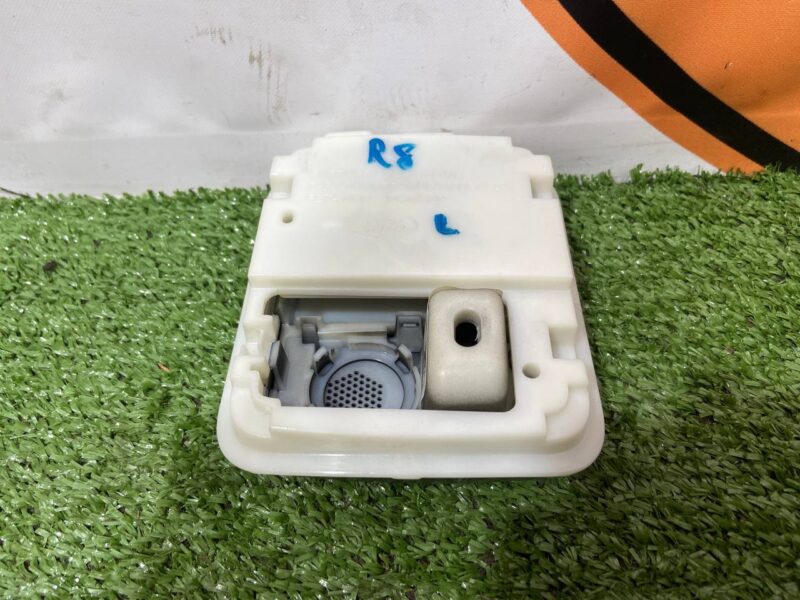 LR046250 Passenger side console left Range Rover L405 (2013-2021) Used cost 70 € in stock 1 pcs.