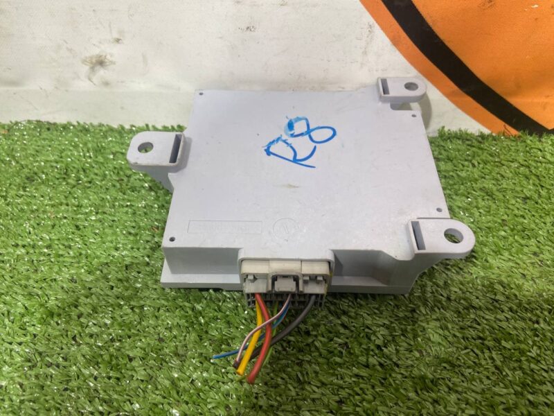LR046930 Voltage converter Range Rover L405 (2013-2021) Used cost 170 € in stock 1 pcs.