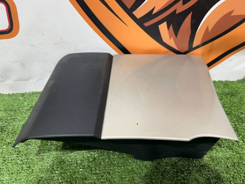 LR048272 Wing molding with overlay lower left Range Rover L405 (2013-2021) Used - Image 13