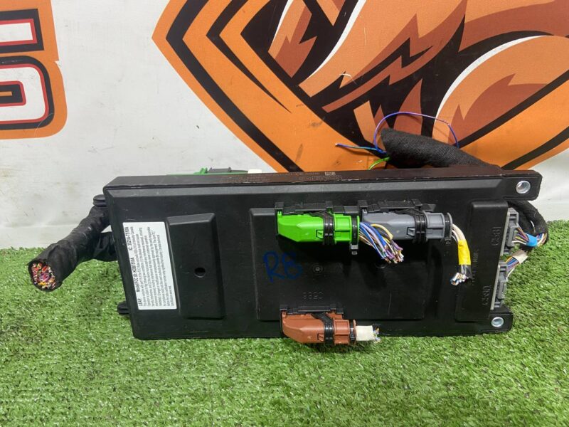 LR048616 Fuse box Range Rover L405 (2013-2021) Used cost 250 € in stock 2 pcs.