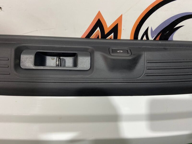 LR049220 Lower trunk lid Range Rover L405 (2013-2021) Used - Image 14