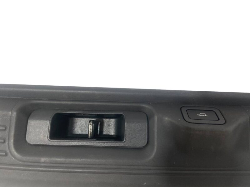 LR049220 Lower trunk lid Range Rover L405 (2013-2021) Used - Image 26