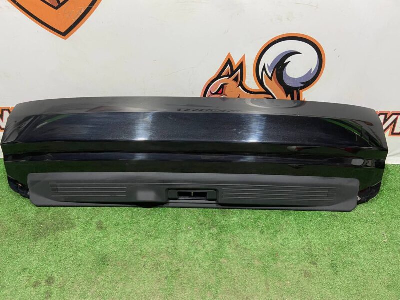 LR049220 Lower trunk lid Range Rover L405 (2013-2021) Used cost 350 € in stock 1 pcs.