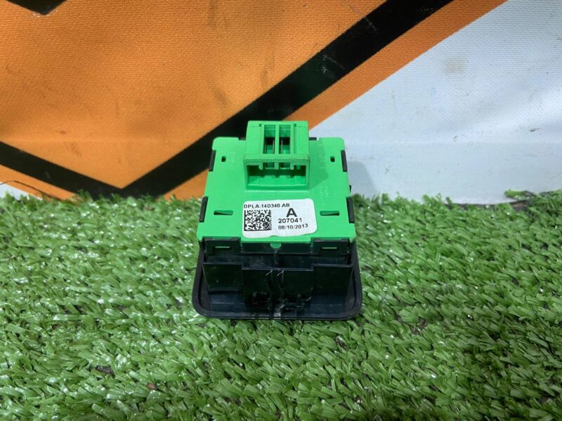 LR053010 Rear seat button block Range Rover Sport L494 (2014-2022) Used cost 45 € in stock 2 pcs.