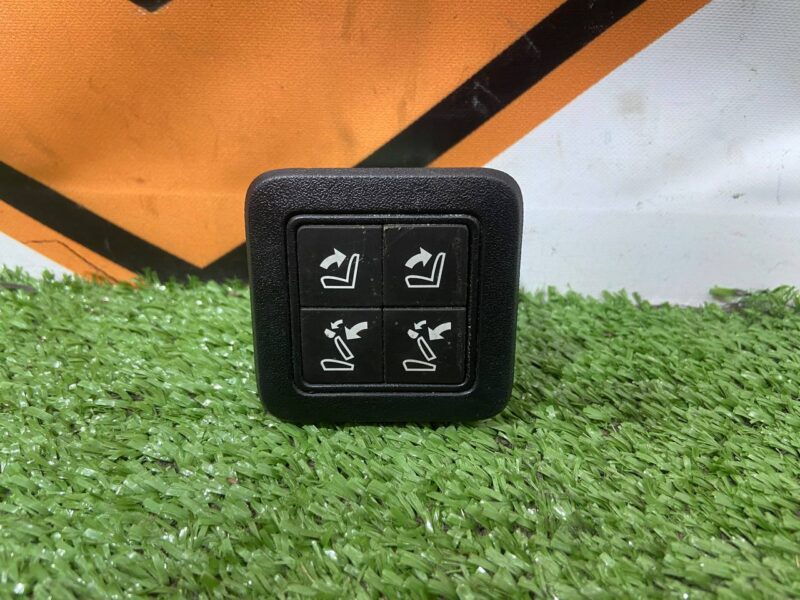LR053010 Rear seat button block Range Rover Sport L494 (2014-2022) Used cost 45 € in stock 2 pcs.