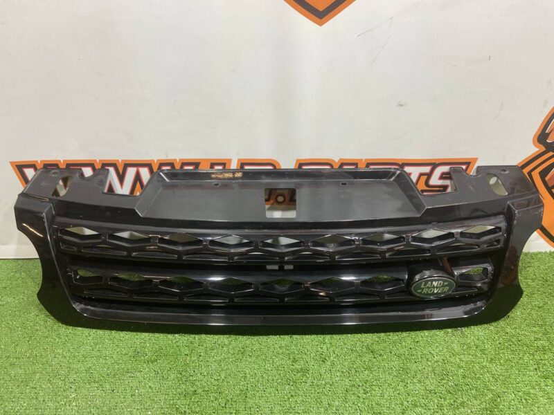 LR054765 Radiator grille Range Rover Sport L494 (2014-2022) Used cost 140 € in stock 2 pcs.