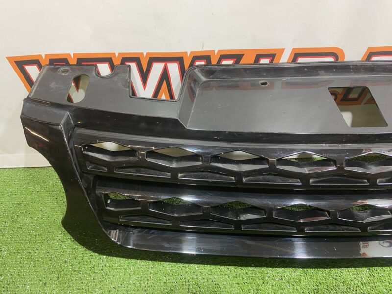 LR054765 Radiator grille Range Rover Sport L494 (2014-2022) Used cost 140 € in stock 2 pcs.