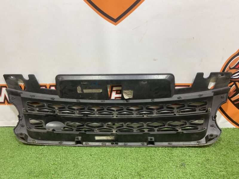 LR054765 Radiator grille Range Rover Sport L494 (2014-2022) Used cost 140 € in stock 2 pcs.