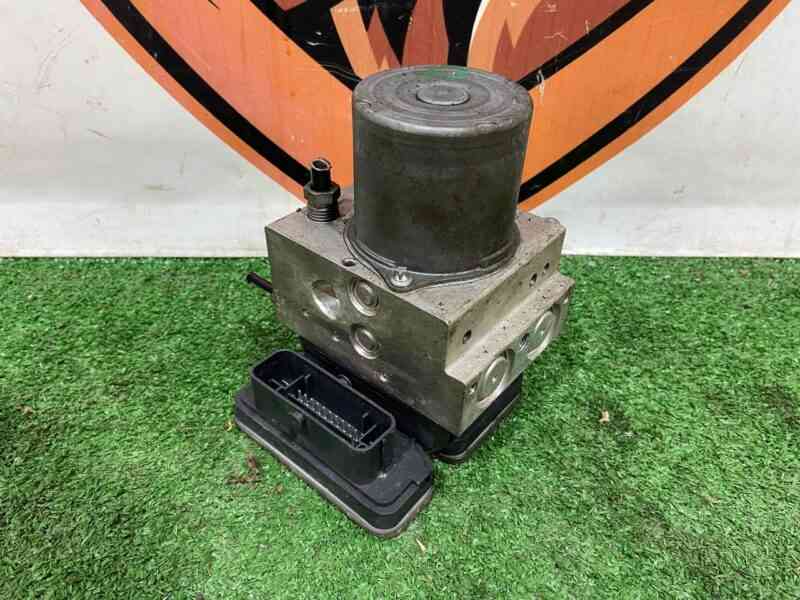 LR056059 ABS block RANGE ROVER L405 13- Used cost 400 € in stock 1 pcs.