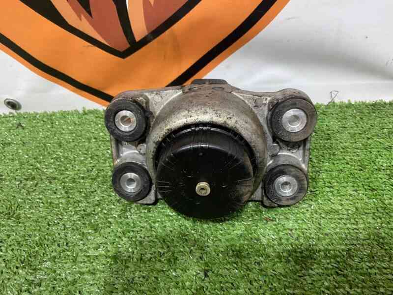 LR057721 Bracket 3.0TD engine mount Range Rover L405 (2013-2021) Used cost 70 € in stock 4 pcs.