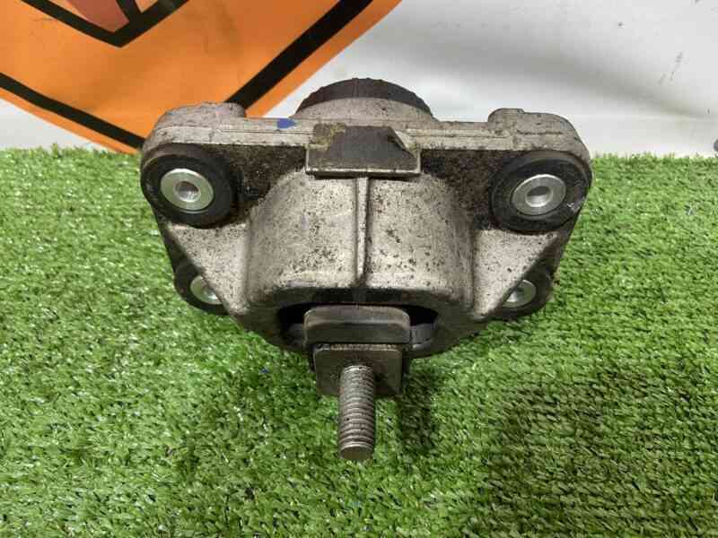 LR057721 Bracket 3.0TD engine mount Range Rover L405 (2013-2021) Used cost 70 € in stock 4 pcs.