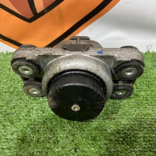 LR057721 Bracket 3.0TD engine mount Range Rover L405 (2013-2021) Used cost 70 € in stock 4 pcs.