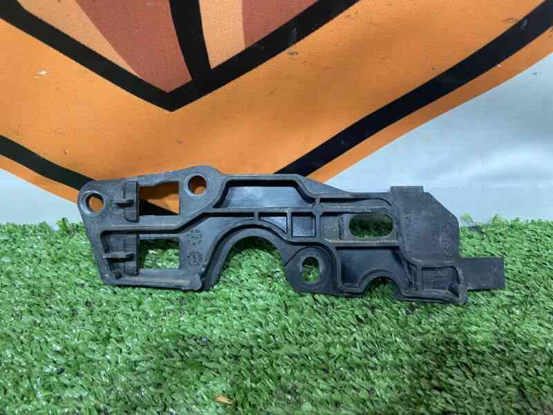 LR058611 Front right inner fender mount Land Rover Discovery Sport L550 (2015-) USED cost 10 € in stock 1 pcs.