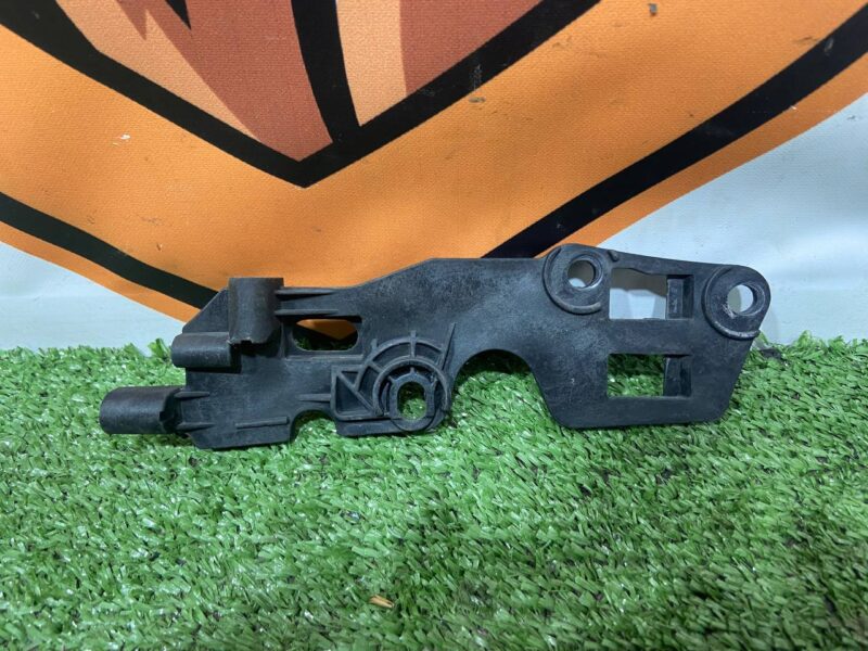 LR058611 Front right inner fender mount Land Rover Discovery Sport L550 (2015-) USED cost 10 € in stock 1 pcs.