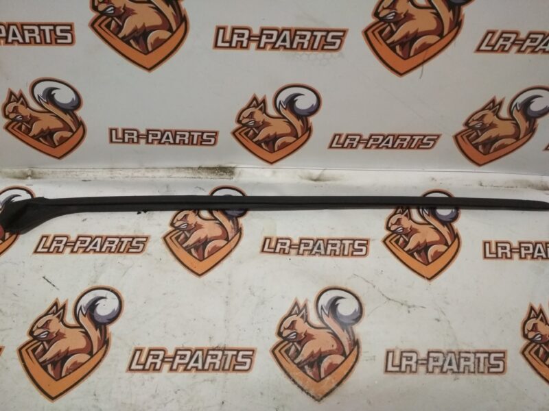 LR061135 Molding front right pillar Land Rover Discovery Sport L550 (2015-) Used cost 50 € in stock 4 pcs.