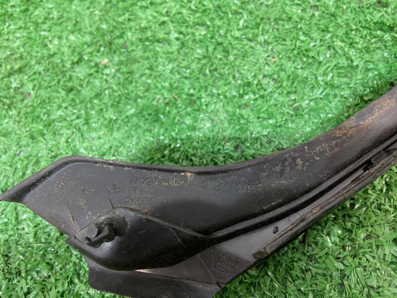 LR061135 Molding front right pillar Land Rover Discovery Sport L550 (2015-) Used cost 50 € in stock 4 pcs.