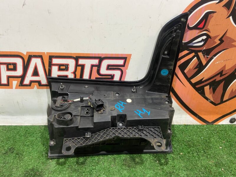 LR061659 Rear Right Range Rover L405 (2013-2021) used cost 350 € in stock 3 pcs.