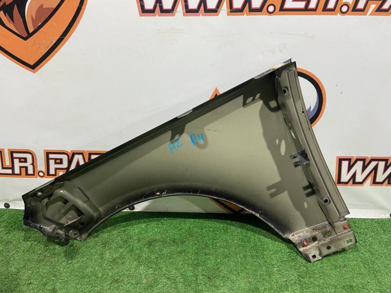 LR061808 Front right wing Range Rover L405 (2013-2021) Used cost 420 € in stock 6 pcs.