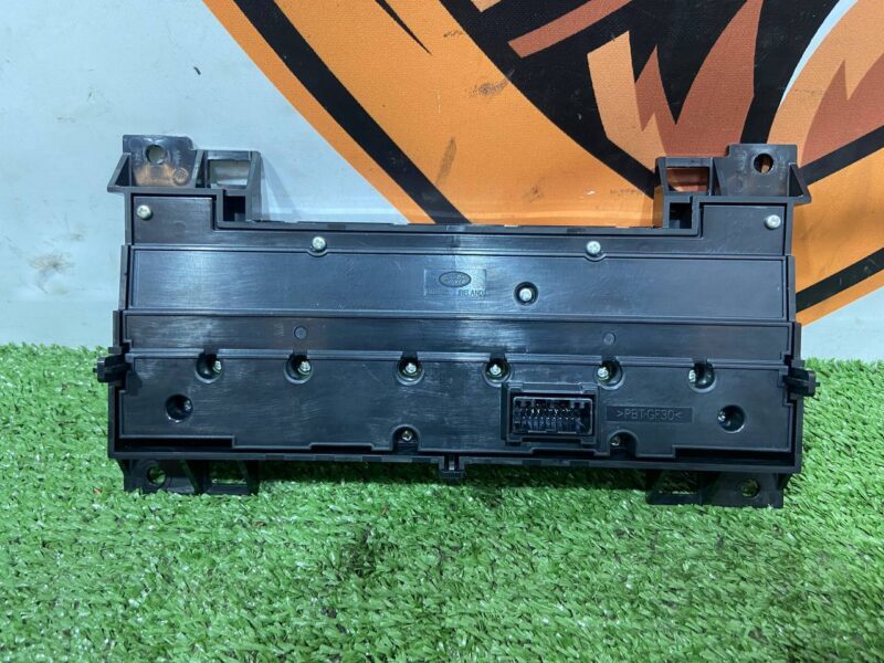 LR067187 Range Rover L405 (2013-2021) Furnace Control Unit Used cost 170 € in stock 2 pcs.