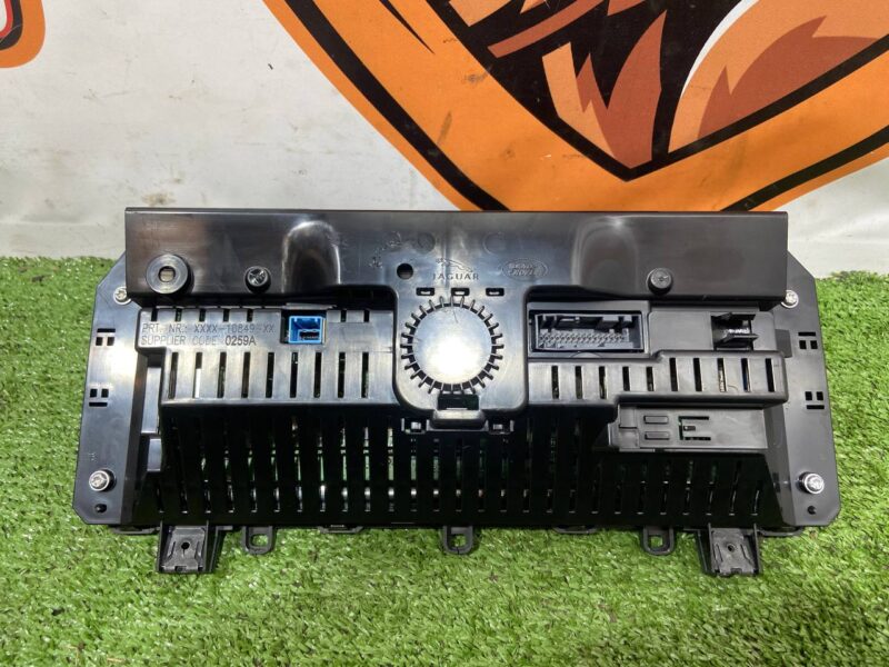 LR069049 Dashboard dashboard TFT -2017 Range Rover L405 (2013-2021) Used cost 750 € in stock 1 pcs.