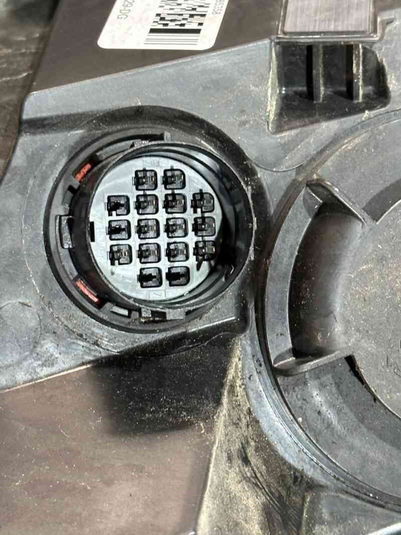 LR076132 Headlight right Bixenon non-adaptive Land Rover Discovery Sport L550 (2015-) Used cost 600 € in stock 2 pcs.