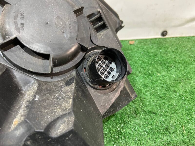 LR076143 Headlight left Bi-xenon not adaptive Land Rover Discovery Sport L550 (2015-) Used - Image 17