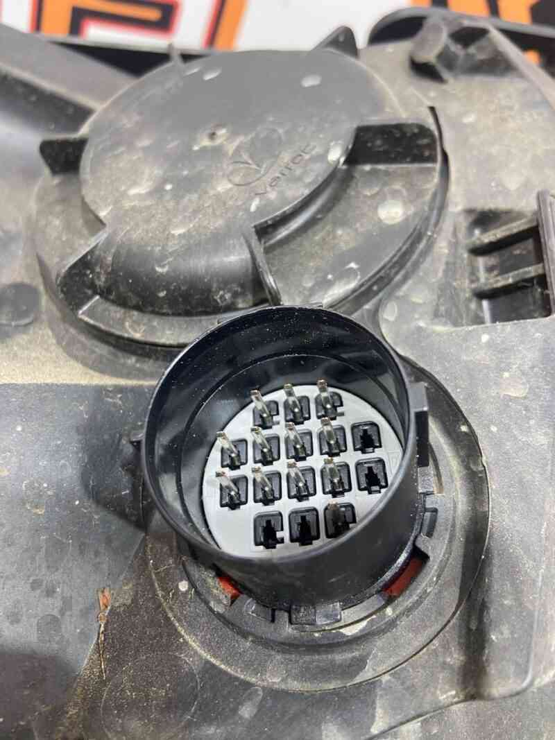 LR076143 Headlight left Bi-xenon not adaptive Land Rover Discovery Sport L550 (2015-) Used - Image 25