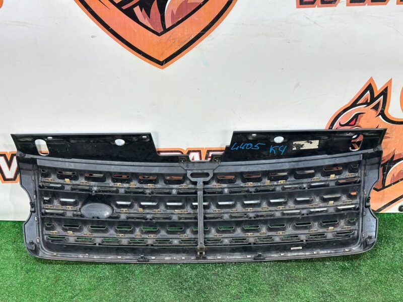 LR077427 Radiator Grille Range Rover L405 (2013-2021) Used cost 160 € in stock 1 pcs.