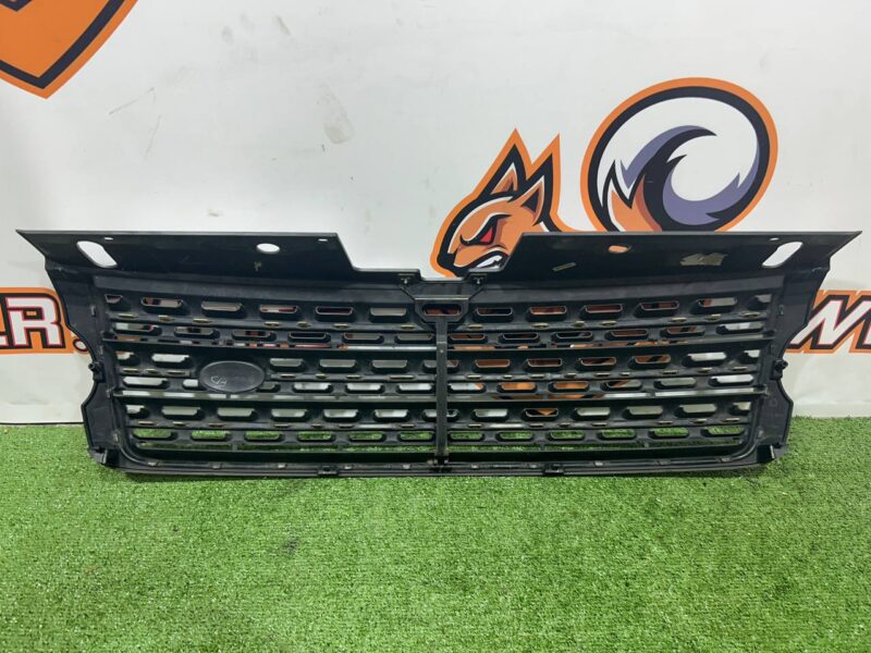 LR077427 Radiator Grille Range Rover L405 (2013-2021) Used cost 160 € in stock 1 pcs.