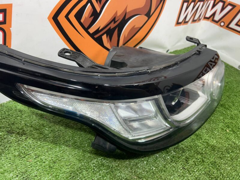 LR090392 Right headlight Range Rover Sport L494 (2014-2022) Used cost 550 € in stock 1 pcs.