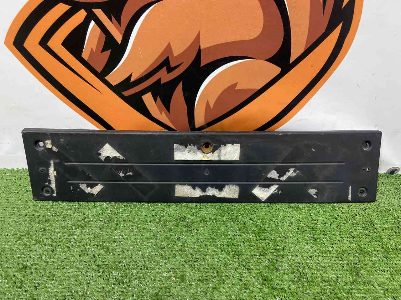 LR095349 Frame for the license plate Range Rover Sport L494 (2014-2022) Used cost 15 € in stock 1 pcs.