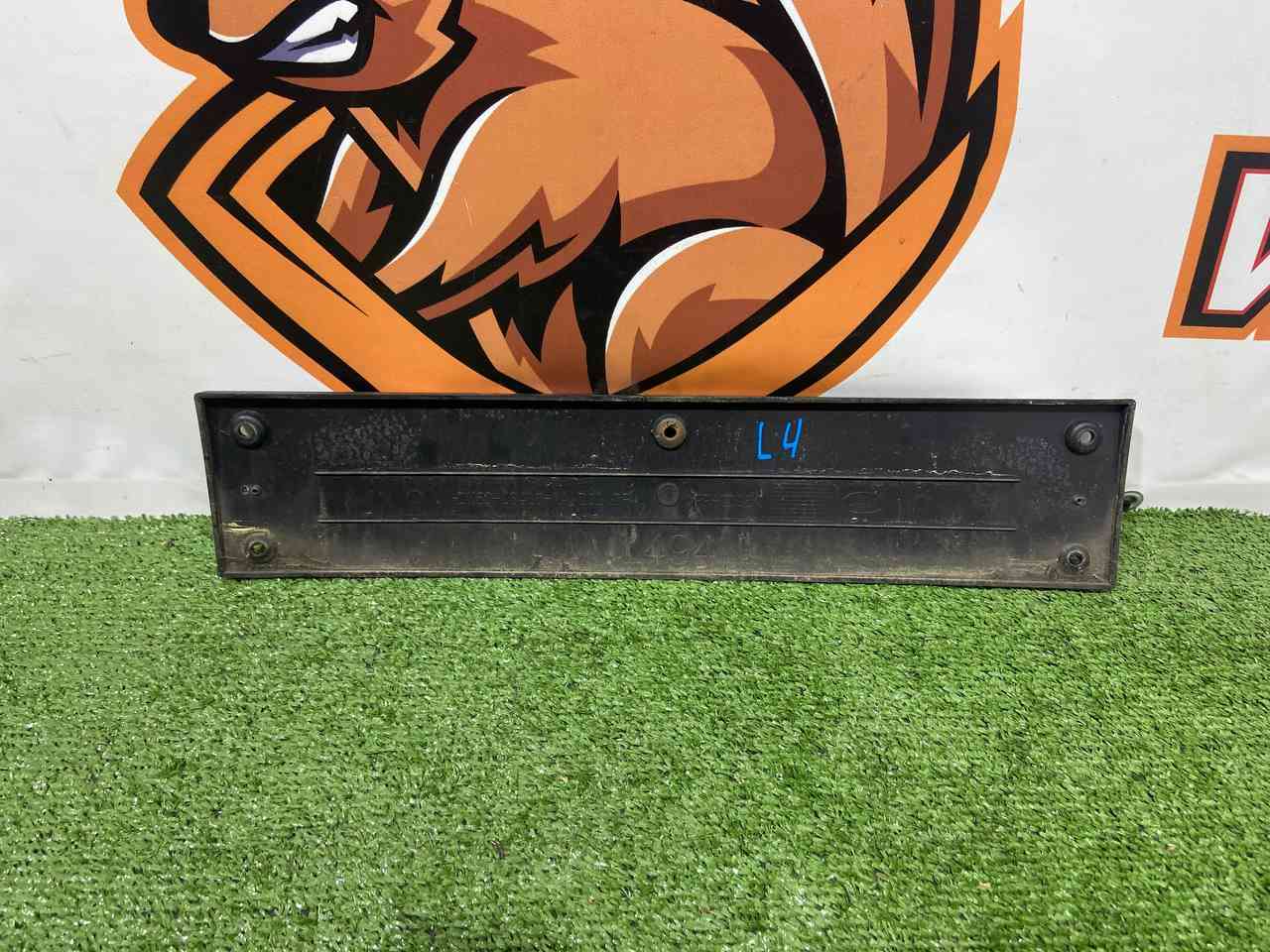 LR095349 Frame for the license plate Range Rover Sport L494 (2014-2022) Used cost 15 € in stock 1 pcs.